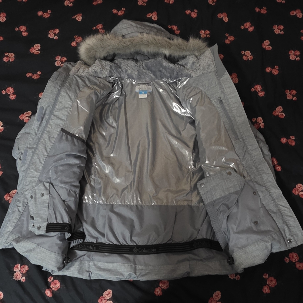 Columbia Women's Gray Puffer Jacket with Faux Fur Hood - Picture 3 of 7